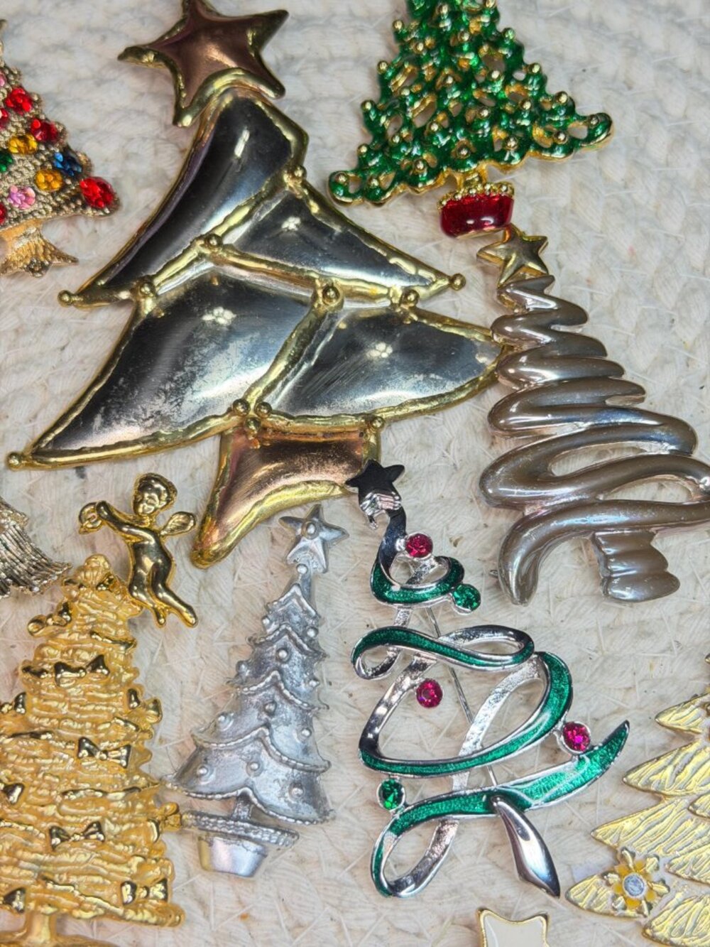 Christmas Tree Brooch Lot of 16 | Vintage Modern | Jewelry Tree Craft Collection - Picture 10 of 15